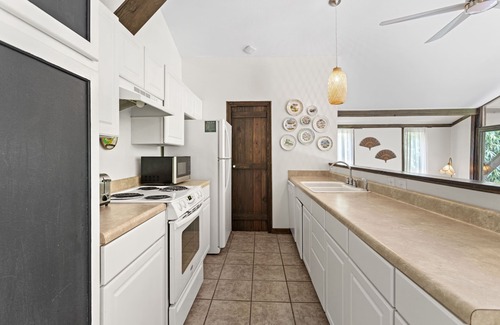 Ocean Springs Casa | The Bayou Bungalow - Cozy Bungalow, King Bed, near East Beach!