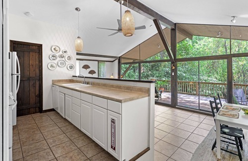 Ocean Springs Casa | The Bayou Bungalow - Cozy Bungalow, King Bed, near East Beach!