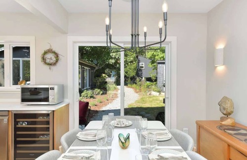 North Saanich Casa | The Bayside Cottage S