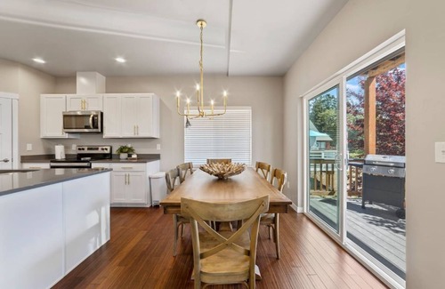 Birch Bay Casa | The Baywatch, a stones throw to Cottonwood Beach.