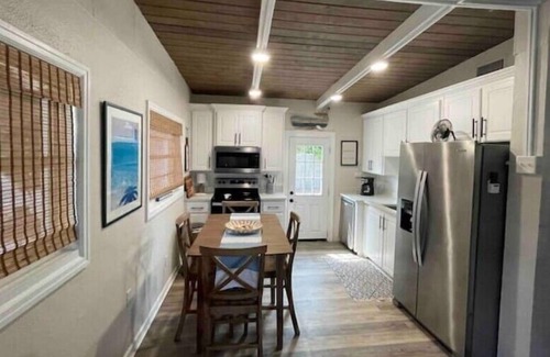 Laguna Beach Cabaña | "The Beach Ball"-Walk to beach-Dog Friendly Near 30A -Laguna Beach-Fenced Yard