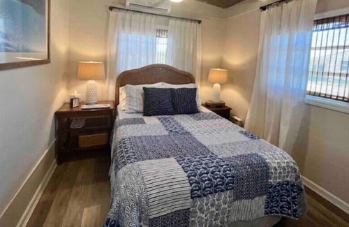 Laguna Beach Cabaña | "The Beach Ball"-Walk to beach-Dog Friendly Near 30A -Laguna Beach-Fenced Yard