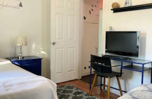 Flagler Village Casa | The Beach Cottage in the middle of downtown