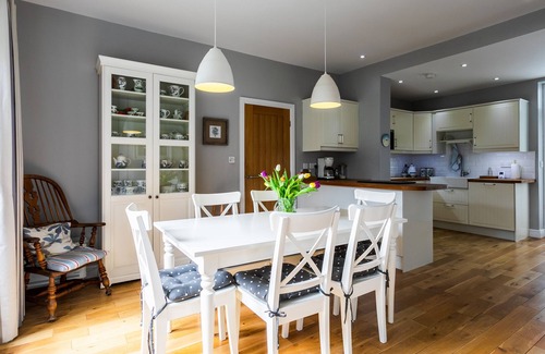 Alnmouth Cabaña | THE BEACH HOUSE, ALNMOUTH, pet friendly, with a garden in Alnmouth