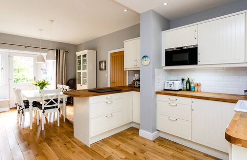 Alnmouth Cabaña | THE BEACH HOUSE, ALNMOUTH, pet friendly, with a garden in Alnmouth