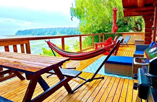 Gillies Bay Casa | The Beach House Texada - Oceanfront Cabin