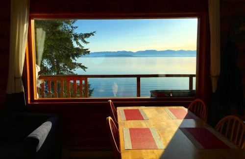 Gillies Bay Casa | The Beach House Texada - Oceanfront Cabin