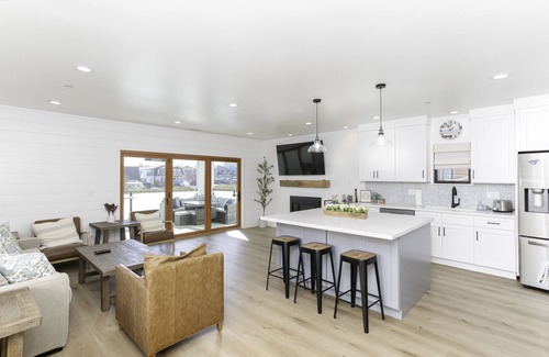 Oceano Casa | The Beach is at the end of your block!