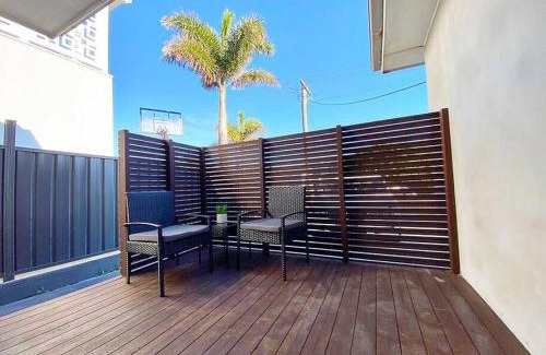 Towradgi Apartamento | The Beach Pad - Renovated 1BR Steps from Towradgi