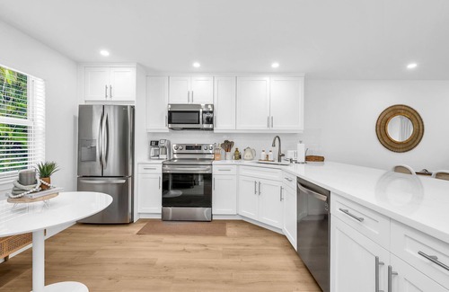 Juno Beach Condominio | The Beach Villa in Juno! 1-Steps to the Beach
