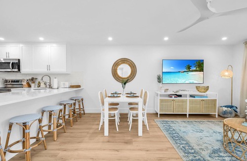 Juno Beach Condominio | The Beach Villa in Juno! 1-Steps to the Beach