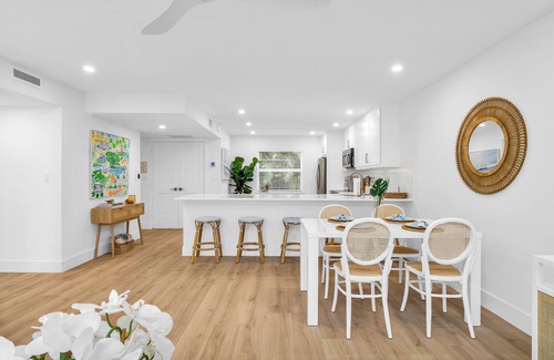 Juno Beach Condominio | The Beach Villa in Juno! 1-Steps to the Beach