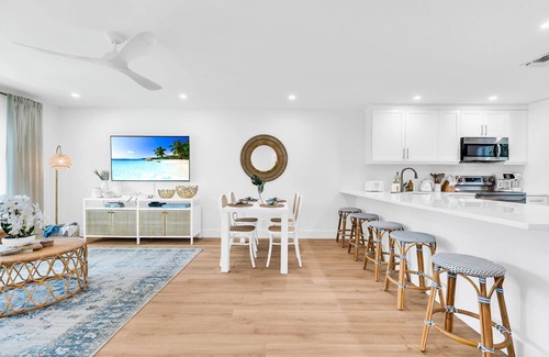 Juno Beach Condominio | The Beach Villa in Juno! 3-Steps to the Beach
