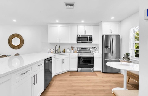Juno Beach Condominio | The Beach Villa in Juno! 3-Steps to the Beach