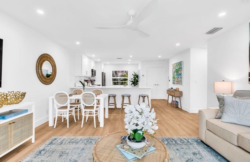 Juno Beach Condominio | The Beach Villa in Juno! 3-Steps to the Beach