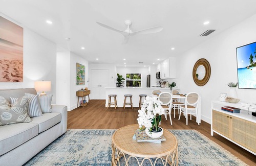 Juno Beach Condominio | The Beach Villa in Juno! 4-Steps to the Beach
