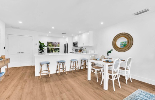 Juno Beach Condominio | The Beach Villa in Juno! 4-Steps to the Beach