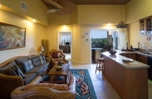 Kahaluu Bay Casa | The Beach Villas w/ Pool Hot Tub & A/c!