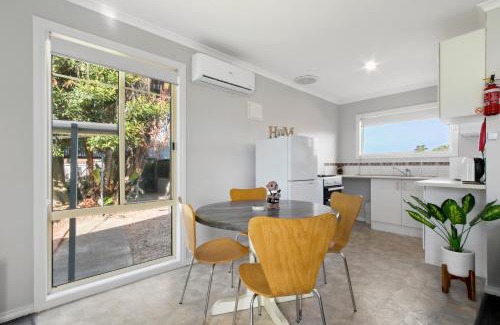 Lakes Entrance Casa | The Beaches on Lakes Cottage