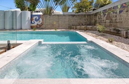 Casuarina Casa | The Beachside Sanctuary -500m from Beach with Pool & Heated Spa