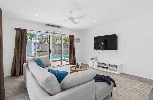 Casuarina Casa | The Beachside Sanctuary -500m from Beach with Pool & Heated Spa