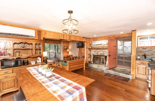 Fishers Hill Cabina | The Bear Den - Mountain Cabin w/ Spectacular Views