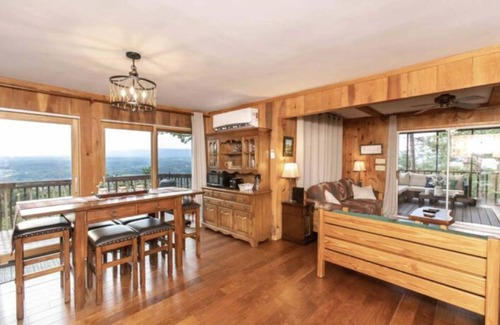 Fishers Hill Cabina | The Bear Den - Mountain Cabin w/ Spectacular Views