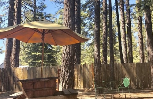 Tahoe Valley Cabina | The Bear Den - South Lake Tahoe (Se admiten mascotas)