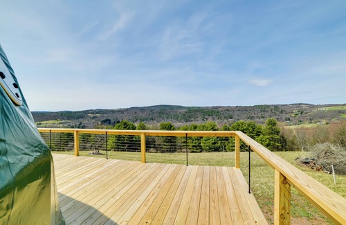 Franklin Apartamento | ‘The Bear Dome’ w/ Barrel Hot Tub in Franklin!