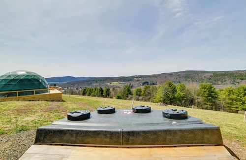 Franklin Apartamento | ‘The Bear Dome’ w/ Barrel Hot Tub in Franklin!