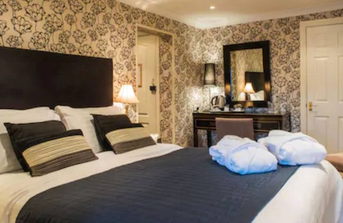 Cowbridge Hotel | The Bear Hotel