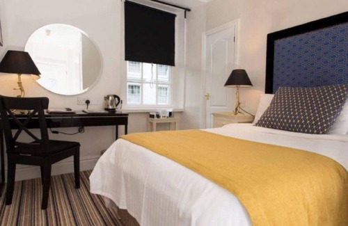 Cowbridge Hotel | The Bear Hotel