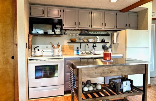 Davis Cabina | The Bear Lair-Cozy Retreat-Close to 2 Ski Resorts-Central Heating and AC