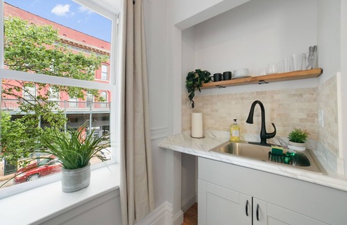 St. Charles Apartamento | The Bear Suite at Divine Otter