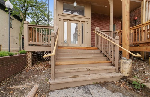 St. Charles Apartamento | The Bear Suite at Divine Otter