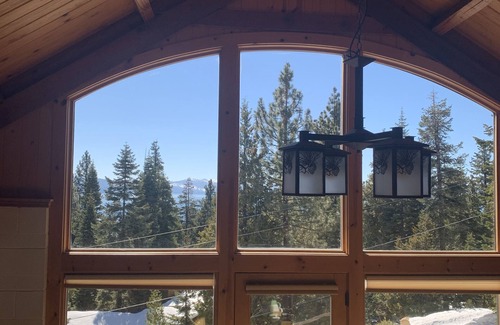 Tahoe Vista Casa | The “Bear’s Den”—a family favorite cabin!