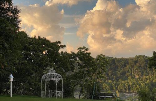 Harpers Ferry Casa | The Bears Den at La Soledad