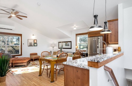 University Park Apartamento | The Beautiful Bear’s Den! Walk to Old Town & CSU!