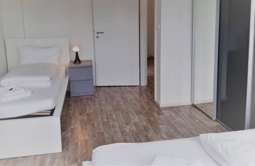 Bramfeld Apartamento | The beautiful apartment no. 6 is a 3-room apartment for max. 4 people and is located in our apartment house Haldesdorfer Straße.