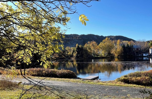 Brigus Apartamento | The Beaverpond Getaway. Your Home Away From Home