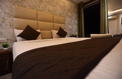 Kalkaji Hotel | The Bed and Rock
