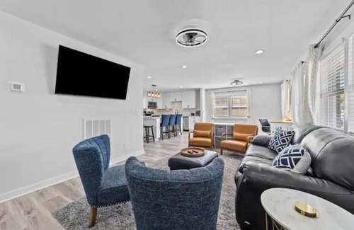 Greensboro Casa | The Beech House - 3 BR 5 bed home - Downtown Gboro