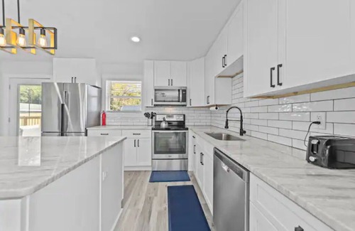 Greensboro Casa | The Beech House - 3 BR 5 bed home - Downtown Gboro