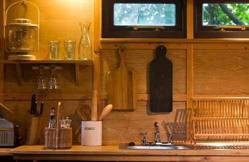 Saint Kew Cabina | The Beech Hut, una cabaña de madera romántica para 2 personas, estufa de leña, cerca de St Kew Inn