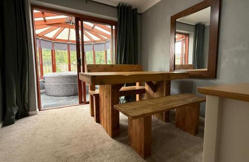 Burton on Trent Casa | The Belfry, Stretton