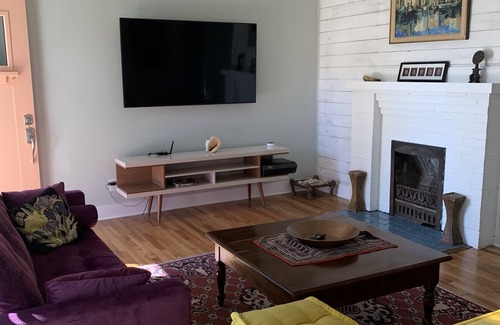 Bell Buckle Casa | The Bell Buckle Bungalow - completely renovated 3 bedroom/2 bath house, sleeps 9