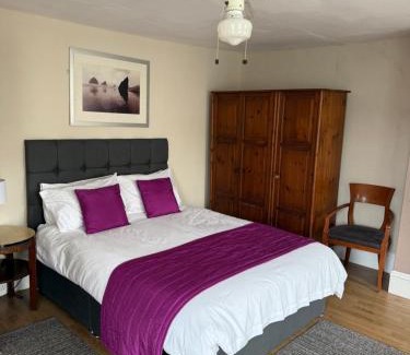 Cheltenham Hotel | The Bell Inn