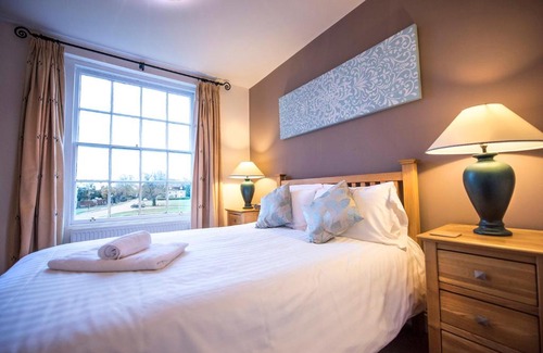 Frampton on Severn Hotel | The Bell Inn