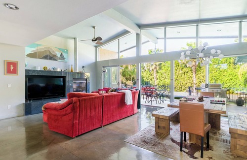 Desert Hot Springs Casa | The Bellini Pool Haus