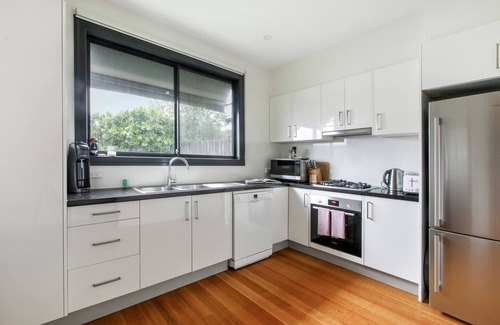 Richmond North Cabaña | The Bennett Cottage Charm in Richmonds Heart